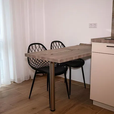 Mein Traeumchen Apartements- 4 Rot Stillvoll Und Zentral Uebernachten Apartment