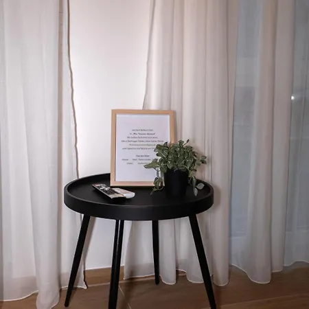 Mein Traeumchen Apartements- 4 Rot Stillvoll Und Zentral Uebernachten Apartment Bielefeld