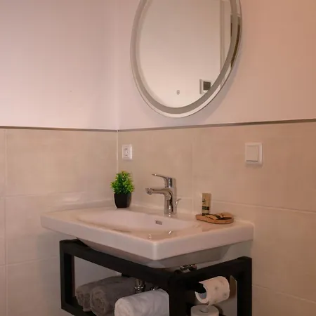 Mein Traeumchen Apartements- 4 Rot Stillvoll Und Zentral Uebernachten Appartement Bielefeld