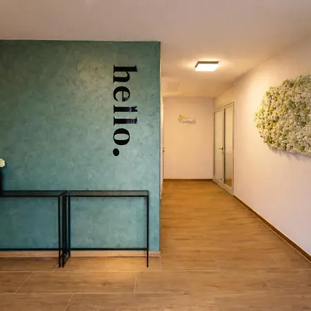 Mein Träumchen Apartements- 4 Rot Stillvoll Und Zentral übernachten *