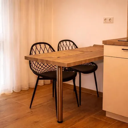 Mein Träumchen Apartements- 4 Rot Stillvoll Und Zentral übernachten