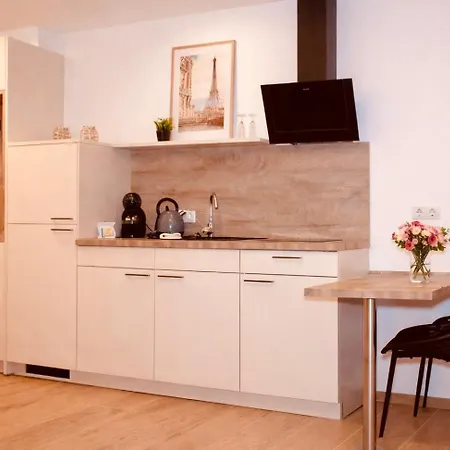 Mein Traeumchen Apartements- 4 Rot Stillvoll Und Zentral Uebernachten Appartement